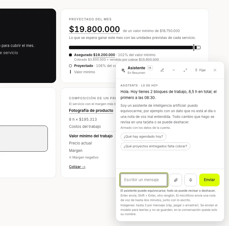 El asistente de 1440 abierto sobre el Resumen: lo de hoy, preguntas sugeridas y el campo para escribir o enviar una nota de voz.